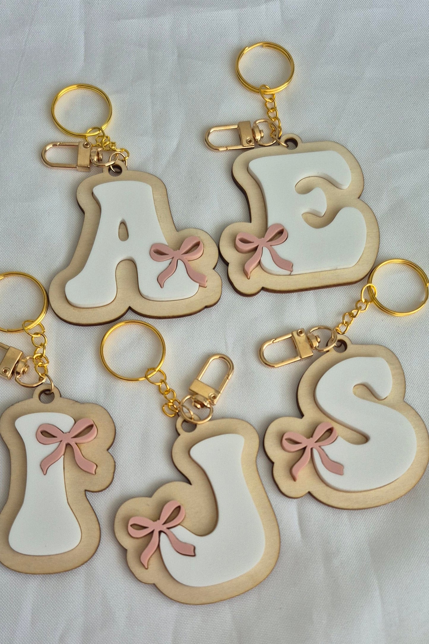 Porte-clés Initiale Personnalisée en Bois & Acrylique avec Nœud