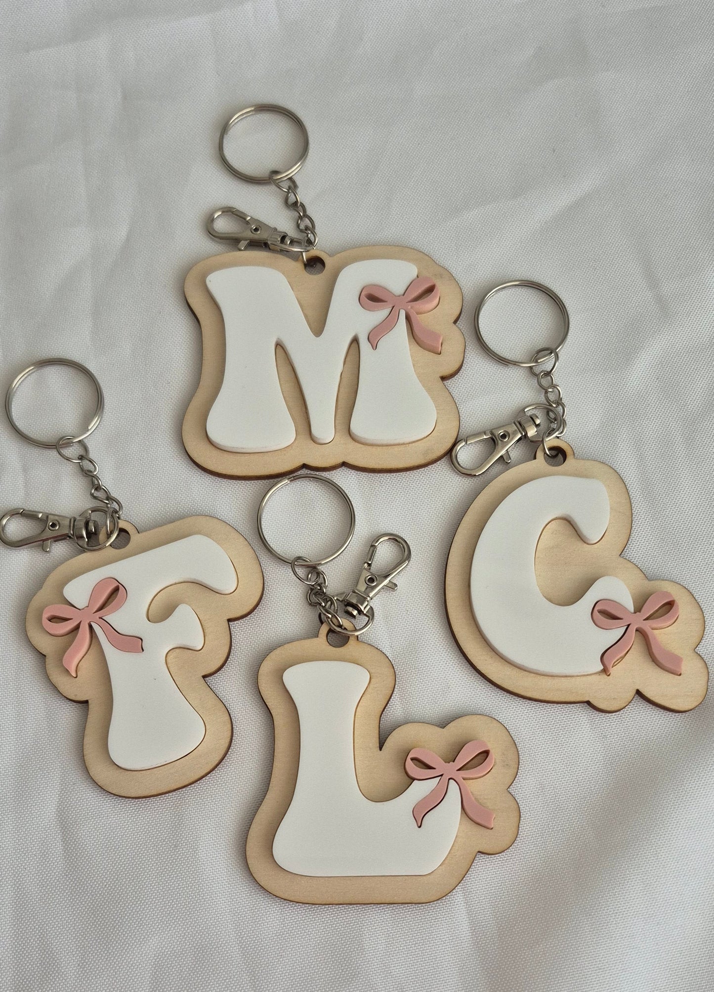 Porte-clés Initiale Personnalisée en Bois & Acrylique avec Nœud