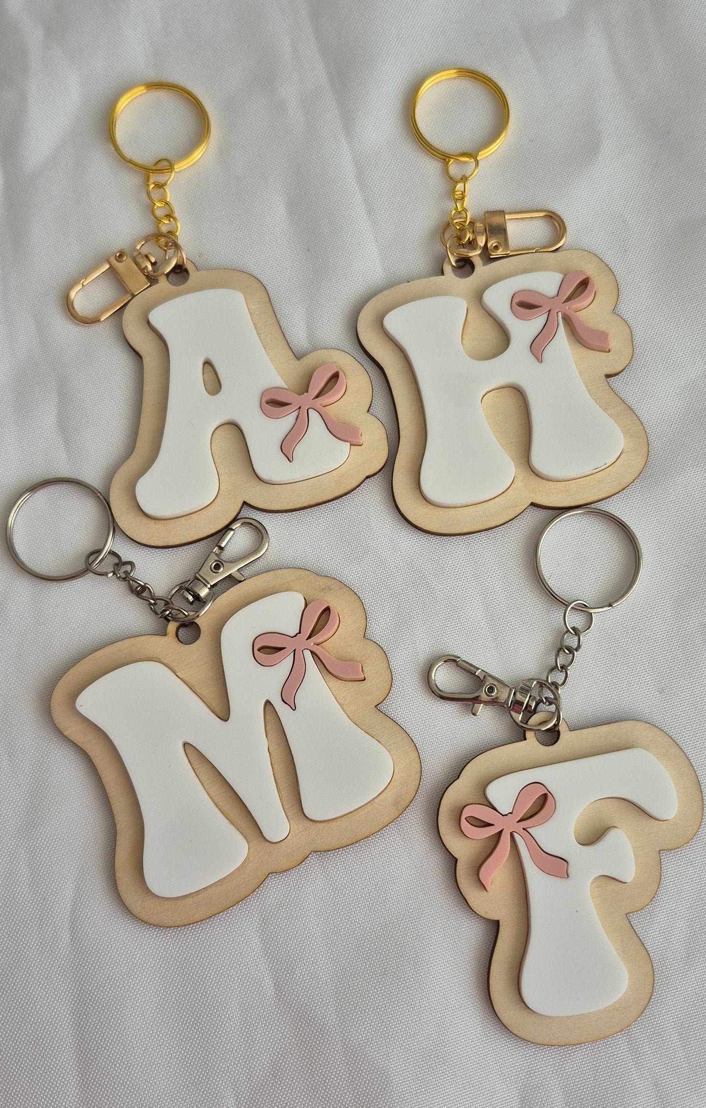 Porte-clés Initiale Personnalisée en Bois & Acrylique avec Nœud